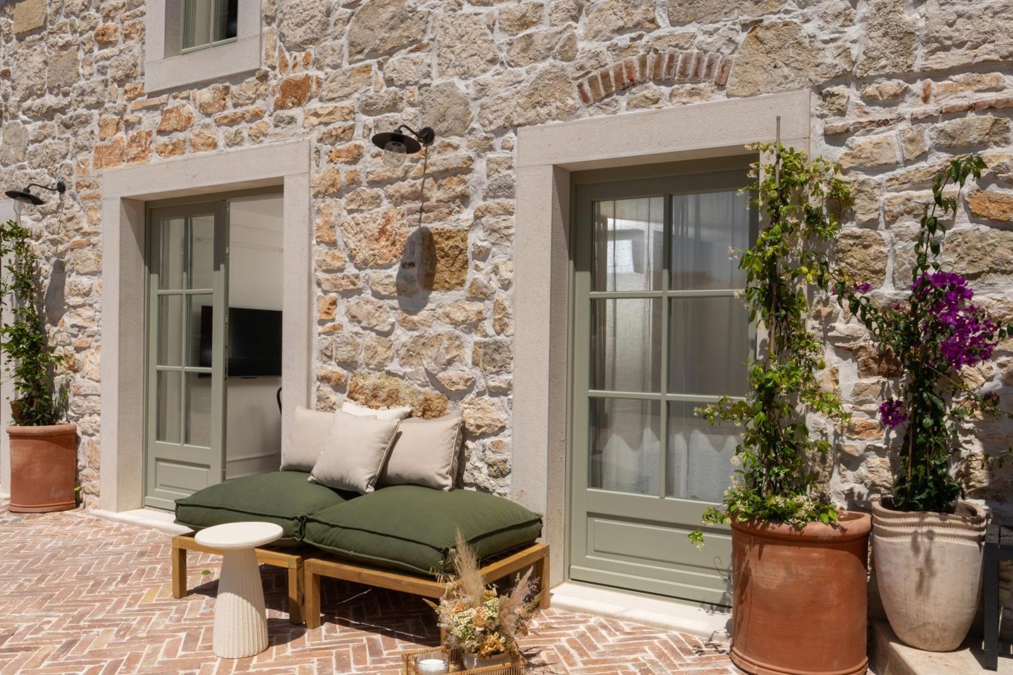 ורסאר Silent Stone Apartment מראה חיצוני תמונה